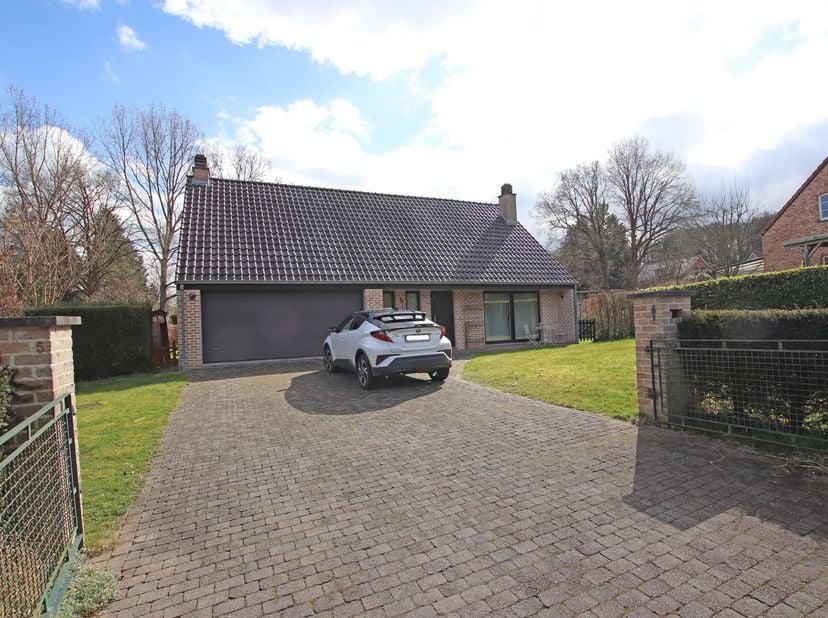 Vraag uw bezoek aan via https://kdc-immo.mijnhuurprofiel.be/whise/6654202.&lt;br /&gt;
Prachtige villa met 3 slaapkamers gelegen in een zeer kalme straat, d