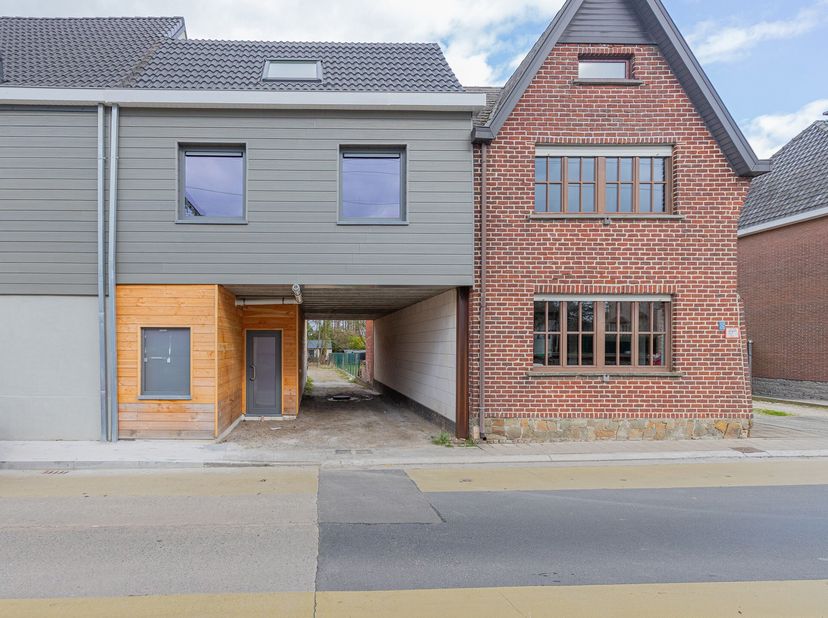 LEDE - Stijlvolle en energiezuinige nieuwbouwwoning.&lt;br /&gt;
Deze charmante en lichtrijke nieuwbouwwoning is ideaal gelegen in Lede, op wandelafstand va