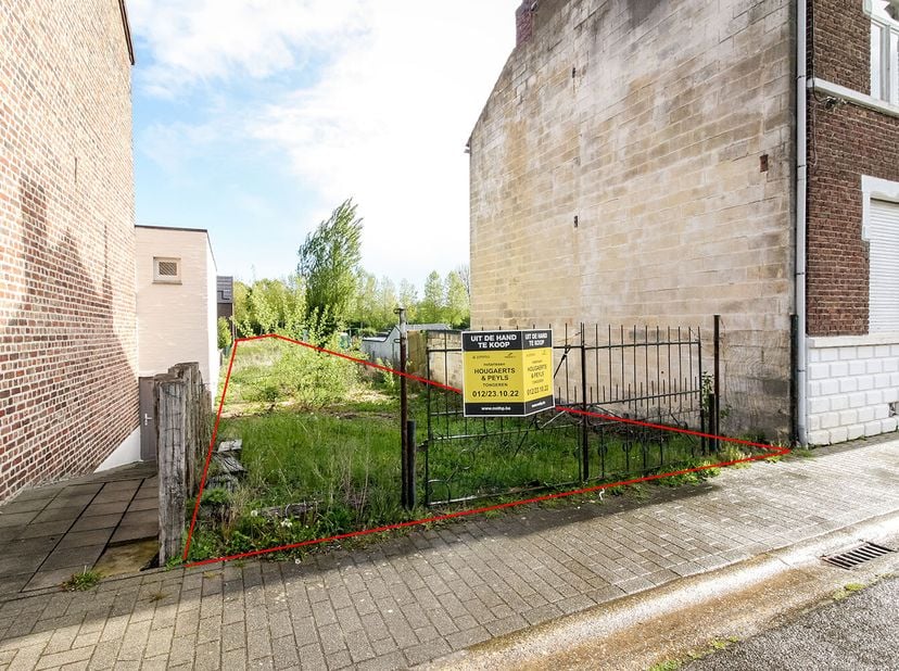 PERCEEL BOUWGROND  &lt;br /&gt;
 &lt;br /&gt;
Stad Tongeren - 11de afdeling deelgemeente Nerem -  &lt;br /&gt;
Een rustig gelegen perceel grond  Ottenburgsstraat met ee