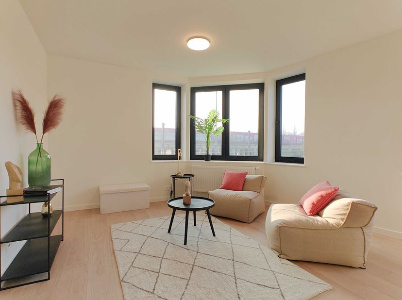 Gerenoveerd 2-slpk appartement aan Adolf Papeleupark&lt;br /&gt;
&lt;br /&gt;
Gelegen aan het Adolf Papeleupark bieden wij dit gerenoveerde appartement met 2 slaa