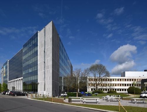                                         Espace de bureaux à louer à Drogenbos, € 10.834
