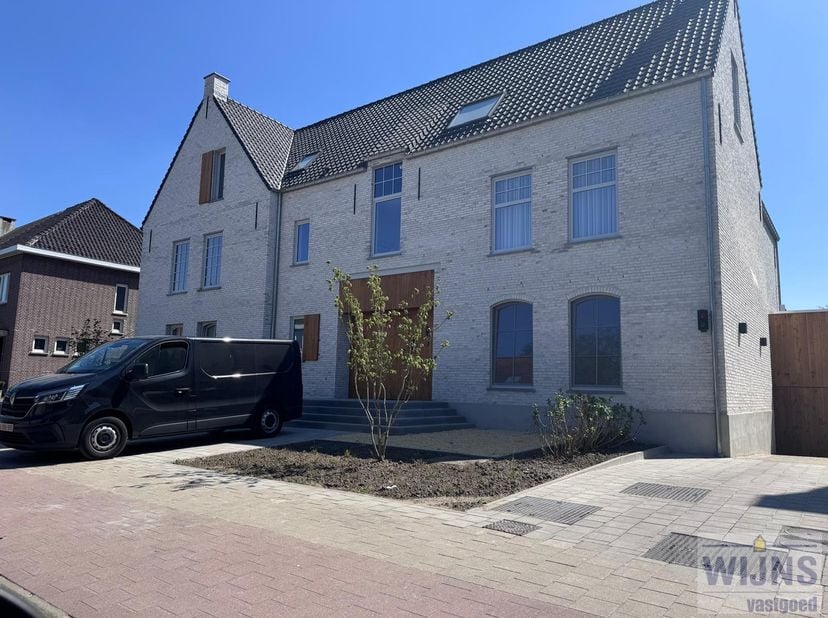 Splinternieuw nieuwbouwappartement gelegen in het centrum van Itegem, vlakbij bushalte, kleuterschool en lagere school , en kleinhandelaars.&lt;br /&gt;
&lt;br