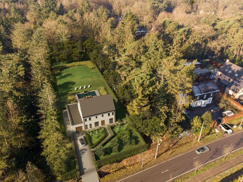 Kenmerken:Type: Bouwgrond met bosgrondPrijs: euro 499.000Locatie: Waterstraat 367A, 2970 SCHILDEOppervlakte: 5.371 m²Maximale bouwzone: 250 m²Beschrij