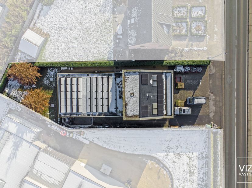 KMO-unit met woning op commerciële ligging te Pajottegem (voormalige Herne, Ninoofsesteenweg), op verbindingsweg tussen Edingen en Ninove. Recent ener