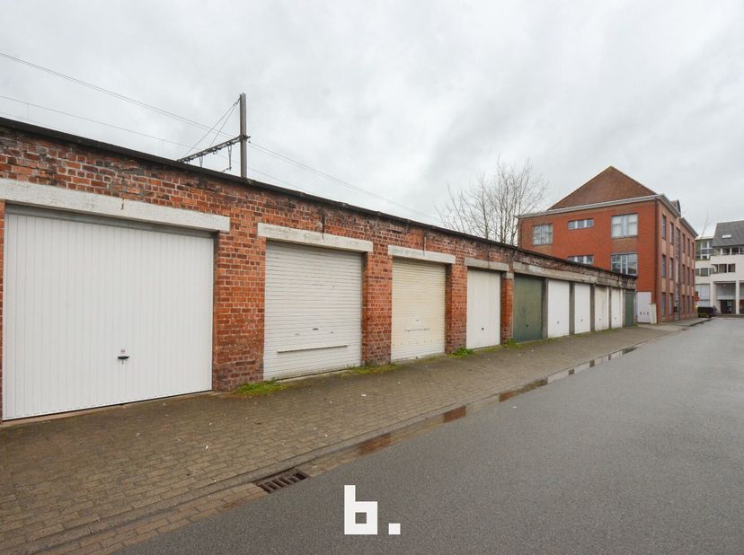 Garage à louer
                    à 8200 Sint-Andries