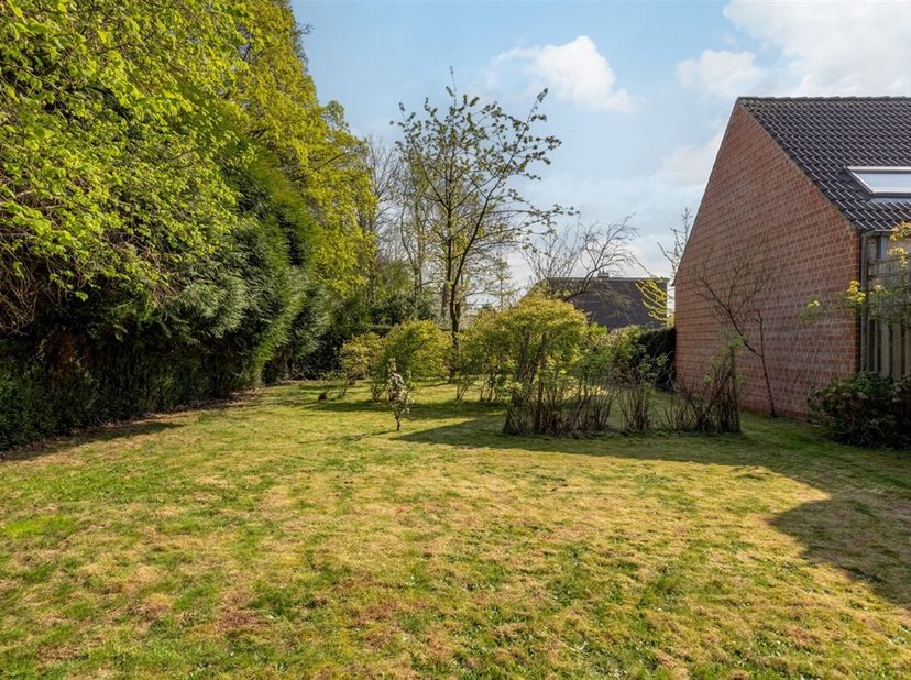 WILRIJK - Steytelinck: Ruim perceel bouwgrond voor halfopen bebouwing van 433m².&lt;br /&gt;
Dit ruime perceel, geschikt voor een halfopen bebouwing, is rus