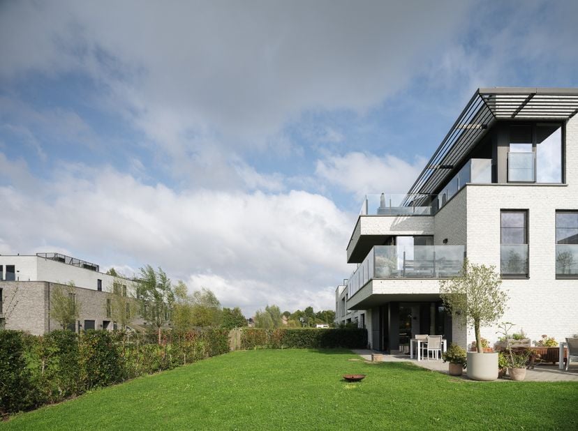 Recent nieuwbouw appartement (opgeleverd in 2020) met 3 slaapkamers, 2 badkamers en een tuin van maar liefst 280 m².&lt;br /&gt;
&lt;br /&gt;
Voor meer informatie