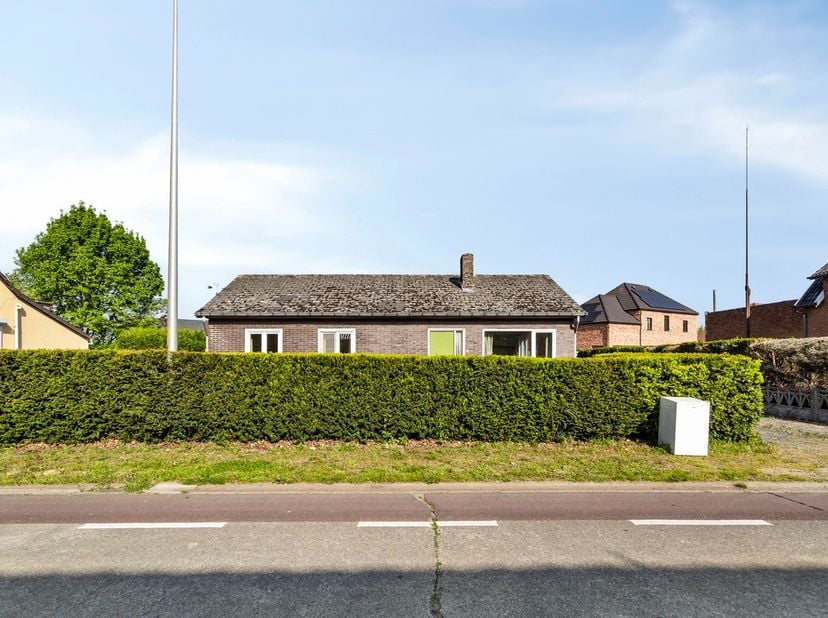 Terrain à vendre
                    à 3540 Donk