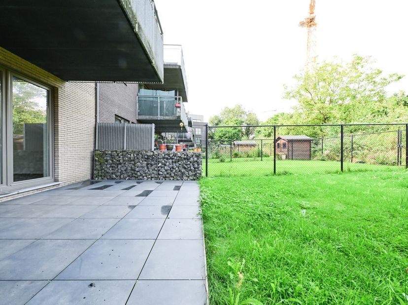 !! Exclusivité Pulse Property !! Appartement 2 chambres de +/- 91m² avec terrasse, jardin et emplacement - Le bien se compose d&#039;un hall d&#039;entrée, d&#039;un
