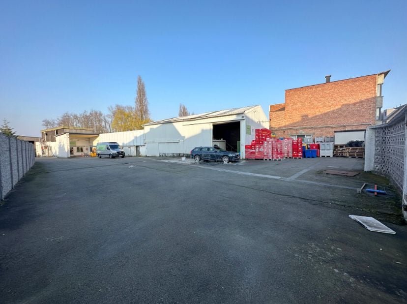 Bien professionnel à vendre
                    à 9300 Aalst
