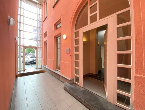                                         Espace de bureaux à louer à Sint-Denijs-Westrem, € 1.400
