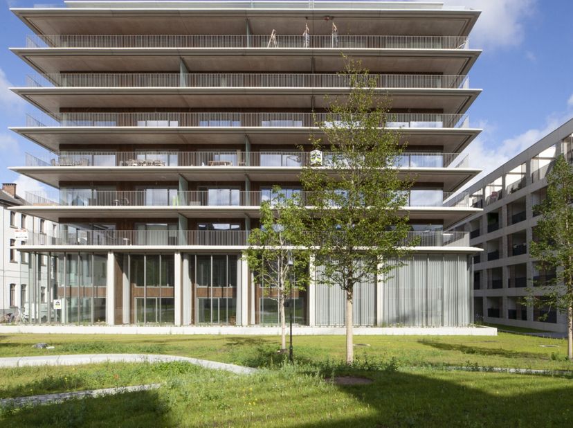 Dit exclusieve penthouse bevindt zich in hartje Hasselt. Hier ligt het centrum aan uw voeten. Buiten genieten van een aperitief op uw zomerterras met