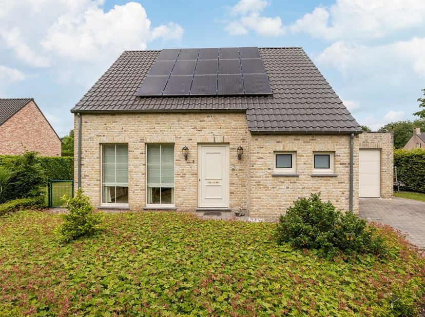 Maison prête à être emménagée avec quatre chambres sur un terrain spacieux de 659m².&lt;br /&gt;
Bienvenue dans cette belle maison à Brecht, une perle de co