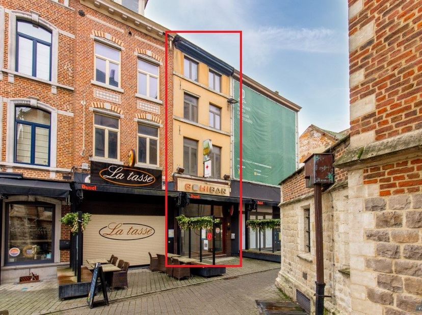 Spreekt het u als ondernemer aan om een nieuw verhaal te schrijven in een historisch pand, pal in het bruisend centrum van Sint-Truiden? Bekijk dan ze