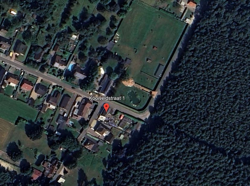 IN OPTIE --- Rustig gelegen bouwgrond (met woonst op) te koop&lt;br /&gt;
Deze bouwgrond, rustig gelegen grenzend aan een bos, op een perceel van maar liefs