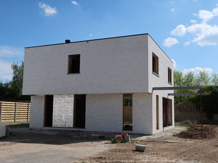 OPENHUIS 26 april 2025 / 9h30 - 11h30 / OP AFSPRAAK&lt;br /&gt;
Gelegen op een uitstekende ligging in de dorpskern van Jabbeke, nabij alle voorzieningen en