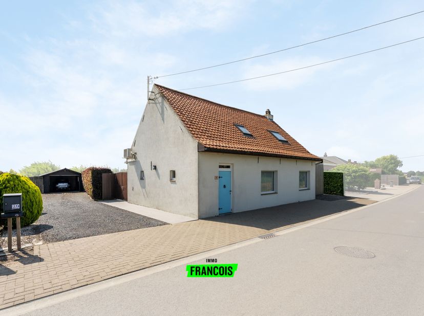 Bienvenue dans le charmant Madonna, un quartier paisible de Langemark-Poelkapelle, où cette maison individuelle chaleureuse est à vendre. Avec une sup
