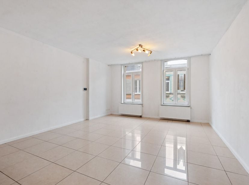 Dit appartement met 2 ruime slaapkamers is centraal gelegen in de gezellige Vissersstraat met zijn leuke restaurantjes op slechts enkele passen van de