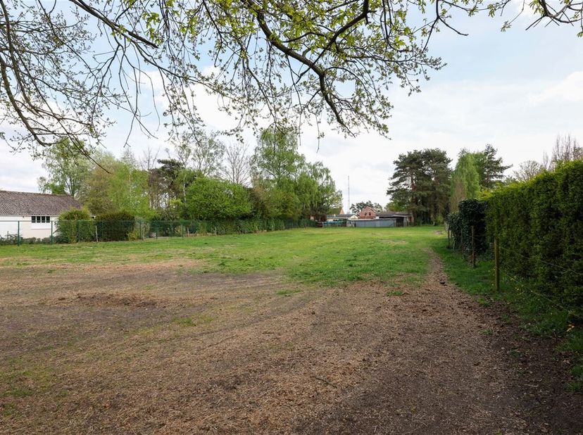 Uniek perceel van 20 are in prachtige groene omgeving&lt;br /&gt;
Omgeving:&lt;br /&gt;
+ Residentieel en centraal gelegen in een groene omgeving&lt;br /&gt;
+ Supermar