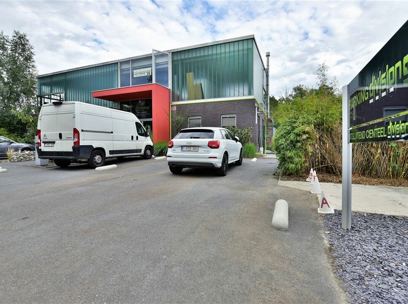 Bien professionnel à louer
                    à 9200 Grembergen