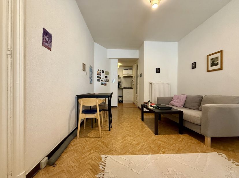 Infos &amp; Visites, contactez Jean-Philippe : +32 492 56 33 19 - jp@bytheway.be. Situé à deux pas de la Place Flagey, By the Way vous présente ce charman