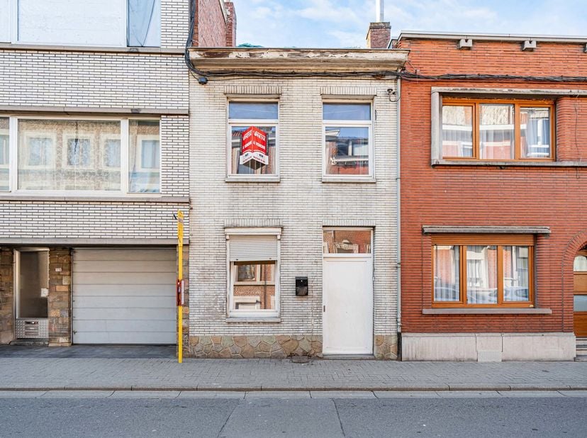 Dans l&#039;hyper centre de Herstal, maison 4 chambres d&#039;une superficie d&#039;environ 147 m² selon PEB avec petit jardin.&lt;br /&gt;
Au rez-de-chaussée, vous trouve