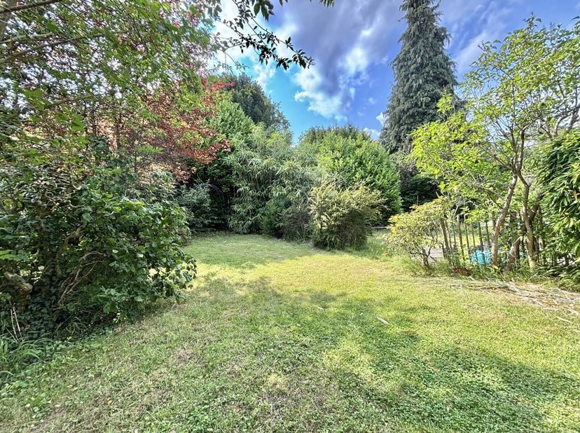 WATERMAEL-BOITSFORT - In een rustige, groene wijk tussen de Place Wiener en de Trois Tilleuls, vlakbij scholen, het station van Boitsfort en het Forêt