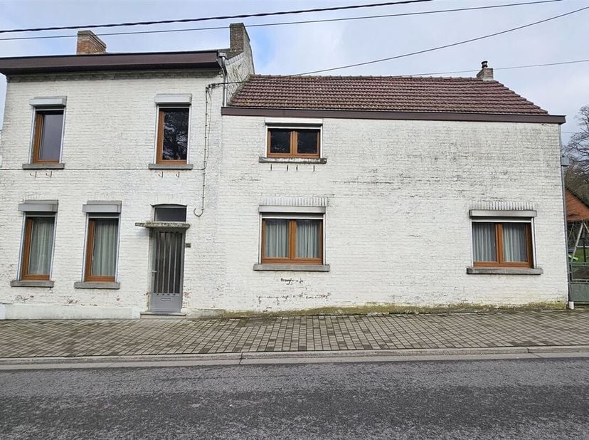SOUS OPTION - PLUS DE VISITE - Prix: Offre à partir de 145.000 euros, frais d&#039;agence non inclus et à charge de l&#039;acquéreur.&lt;br /&gt;
Maison très bien sit
