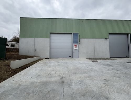                                         Magazijn zonder bureel te huur in Marke, € 995
