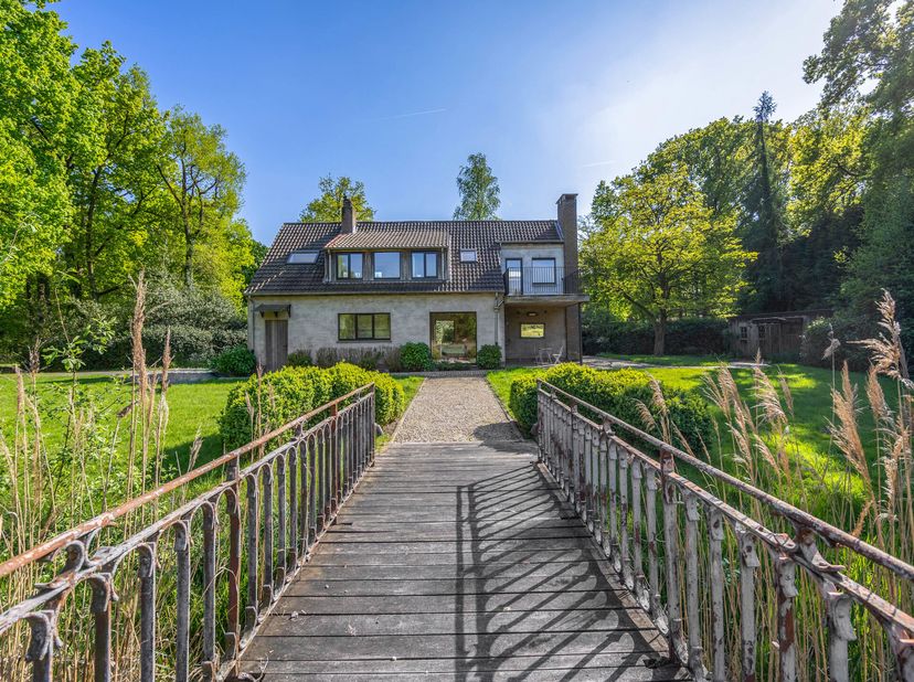 Wonen in alle rust en groen op een uniek perceel van 6.000 m²&lt;br /&gt;
Ontdek deze charmante woning, prachtig gelegen op een uitzonderlijk perceel van ma