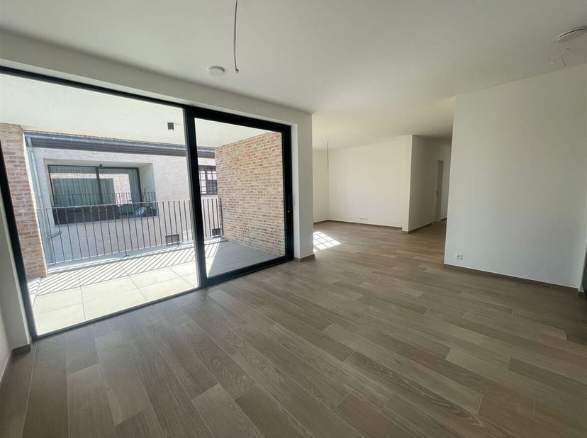Prachtig nieuwbouwappartement met 3 slaapkamers en staanplaats!&lt;br /&gt;
Ligging: Het appartement is gelegen op een uitstekende ligging vlak, centraal ge