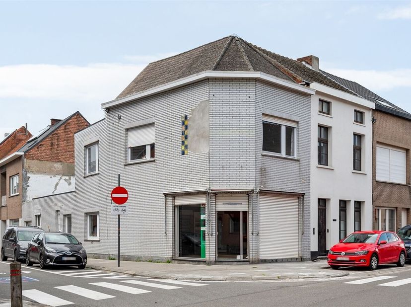 Gebouw voor gemengd gebruik&lt;br /&gt;
Ligging:&lt;br /&gt;
De Clemenceaustraat ligt in het hart van Sint-Katelijne-Waver, een rustige gemeente in de provincie A