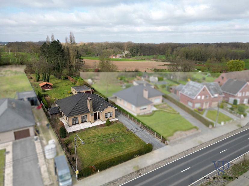Deze eigendom combineert - naast licht en ruimte - vele troeven, zoals gelijkvloers wonen in een groene omgeving (perceel &amp;gt; 2400 m²) mét een goeie
