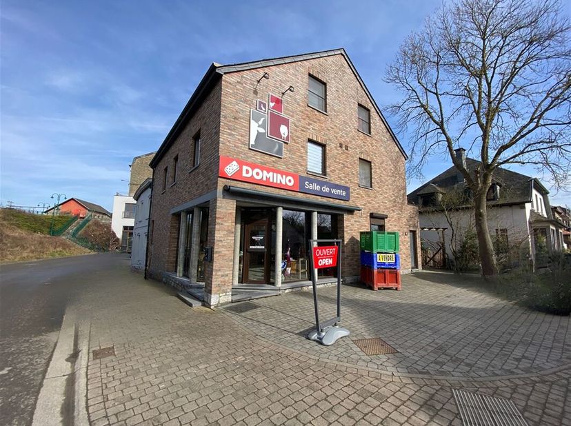 MCA Immobilier vous propose à la vente cette surface commerciale située à Hotton au rez-de-chaussée d&#039;un bâtiment. Facile d&#039;accès, se situe à proximit
