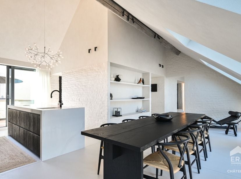 ERA CHATELAIN vous propose ce somptueux loft d&#039;architecte de ± 200 m², niché au dernier étage d&#039;un immeuble entièrement rénové en 2020, au cur du quar