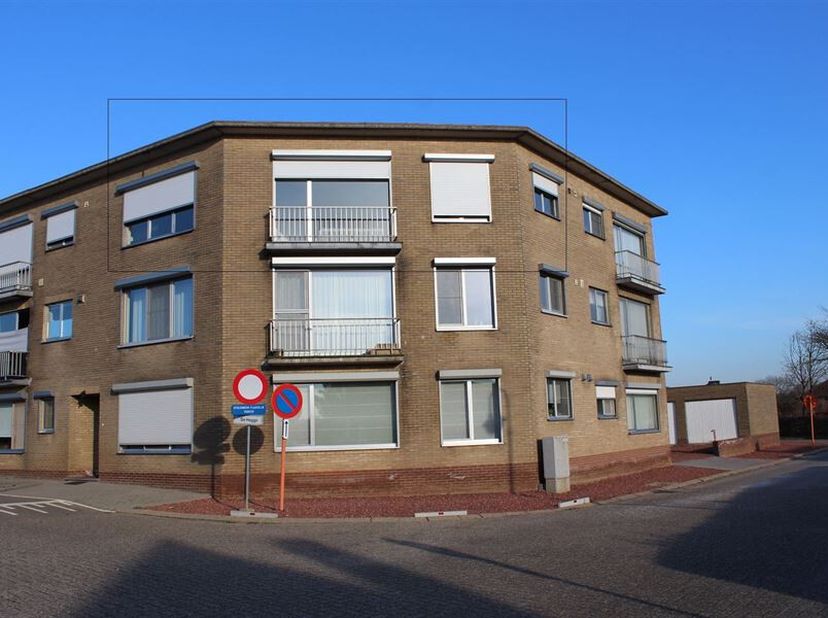 Gerenoveerd appartement net buiten het centrum van Veerle, Indeling: woonkamer, keuken voorzien van alle comfort, ruime slaapkamer, badkamer met inloo