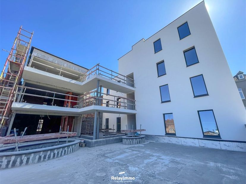 Appartement de 70,6 m2 situé au dernier étage de la résidence &quot;De Lille&quot; avec deux chambres et terrasse de 12,1 m2.&lt;br /&gt;
Hall d&#039;entrée, wc séparé ave