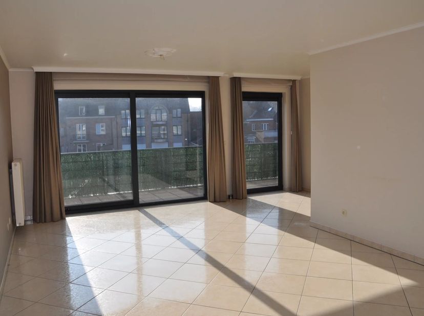 GEZELLIG EN LICHTRIJK APPPARTEMENT VAN +- 90M² MET 2 SLPK&#039;S IN BILZEN CENTRUM&lt;br /&gt;
Op zoek naar een lichtrijk appartement te huur in het centrum van
