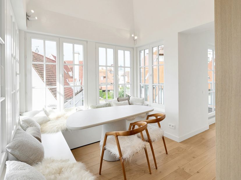 Bienvenue dans cet appartement magnifique, idéalement situé dans l&#039;avenue Bayaux, à seulement 100 mètres de la plage. Cet appartement se trouve dans u