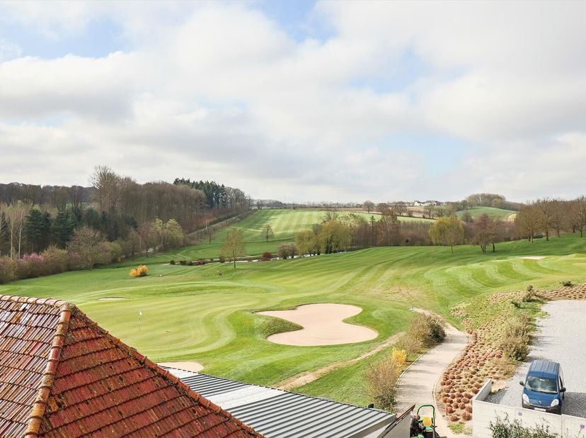 DEMANDE DE VISITE UNIQUEMENT VIA LE LIEN : https://hendrix.whoose.be/6773959Dans un cadre calme au cur de la campagne, le domaine du golf de l&#039;Empereu