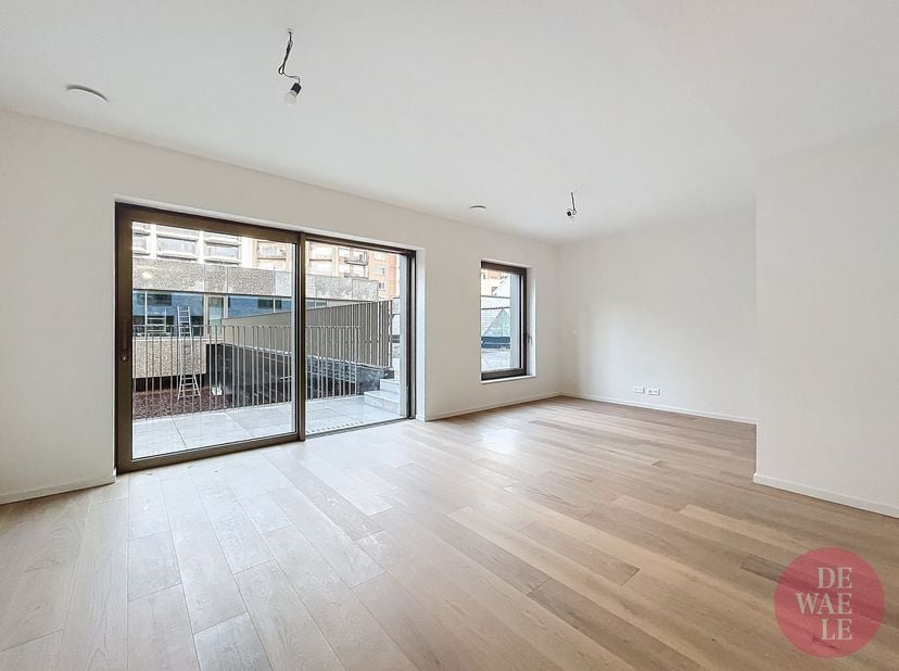 Ontdek dit gloednieuwe appartement, ideaal gelegen in het project Collège 17 in Sint-Pieters-Woluwe, dicht bij Montgomery. Met een woonoppervlakte van