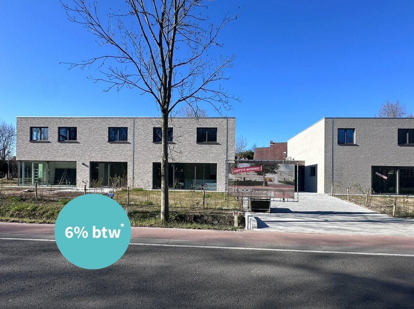 Energiezuinig wonen op slechts 1,8 km van het strand? Afgewerkte nieuwbouwwoning te Koksijde met 3 kamers, carport en tuin. De woning is voorzien van