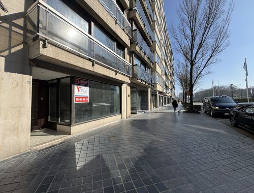                                         Handelsgelijkvloers te huur in Oostende, € 900
