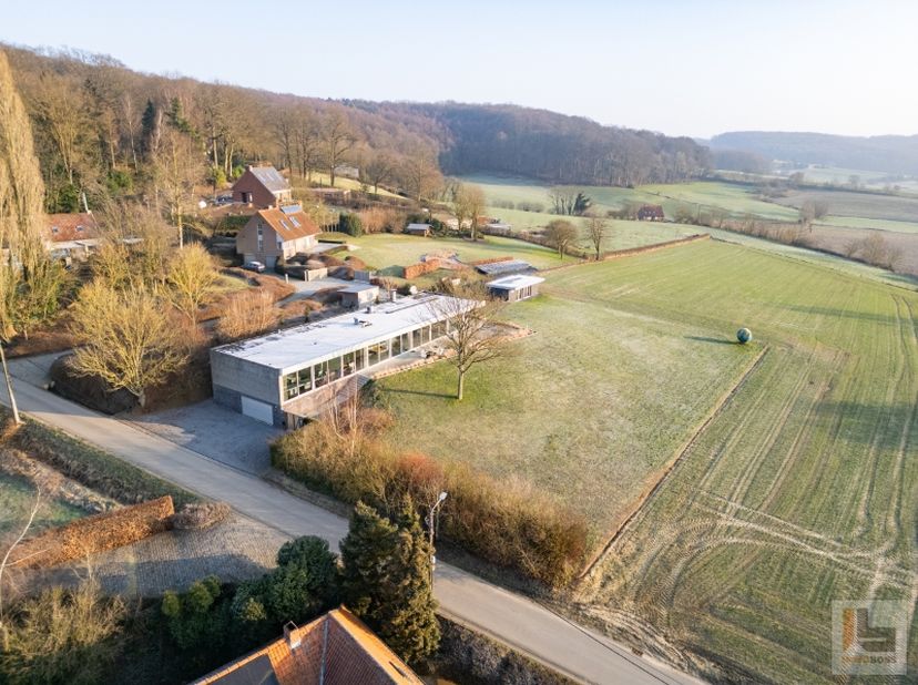 Mont-de-L&#039;Enclus - Kluisbos  - net over de taalgrens &lt;br /&gt;
UNIEKE KANS! &lt;br /&gt;
Deze strakke en moderne architectenwoning  (2006) op een perceel grond