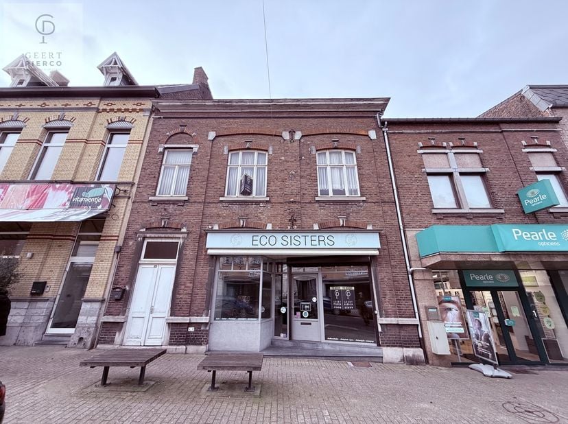 Stijlvol en ruim pand met unieke mogelijkheden in de Stationsstraat&lt;br /&gt;
&lt;br /&gt;
Dit exclusieve pand, dat jarenlang werd gebruikt door bakkerij Vangro
