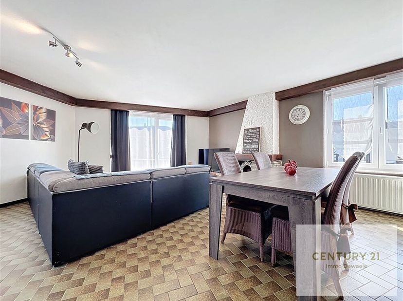 Century 21 Immo Dewaele est ravi de vous présenter cet appartement 3 chambres de 116m², au deuxième et dernier étage. Situé à l&#039;entrée de Bruxelles, à