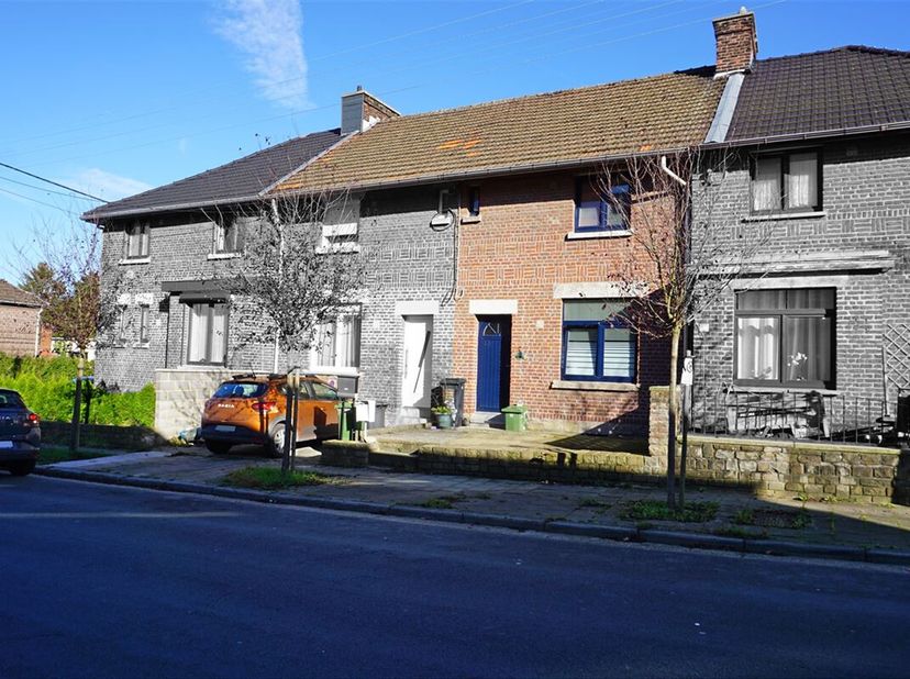 ---OPTION---MAISON 3 CHAMBRES - TERRASSE - JARDIN ---OPTION---Jolie maison composée dun hall dentrée, un séjour, une cuisine équipée, une salle de bai