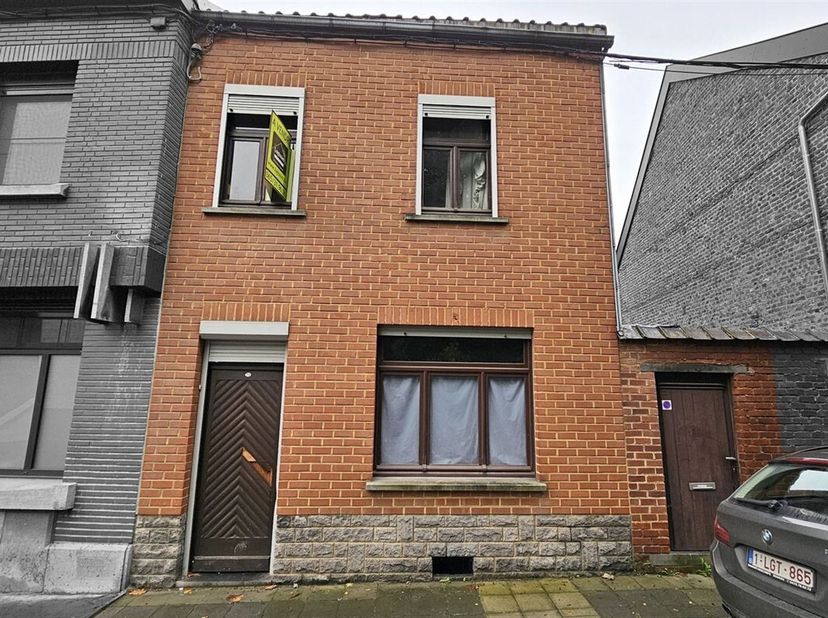 SOUS OPTION - PLUS DE VISITE - Prix: Offre à partir de 80.000 euros, frais d&#039;agence non inclus et à charge de l&#039;acquéreur.&lt;br /&gt;
Maison à rénover comp