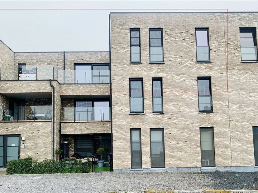 Découvrez cet appartement sur le toit à Hamme, avec une surface habitable de 93 m².&lt;br /&gt;
Avec deux chambres spacieuses, il y a beaucoup d&#039;espace pour