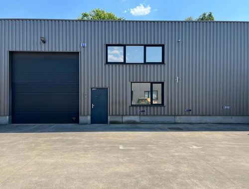                                         Magazijn met bureel te huur in Kapellen, € 2.500
